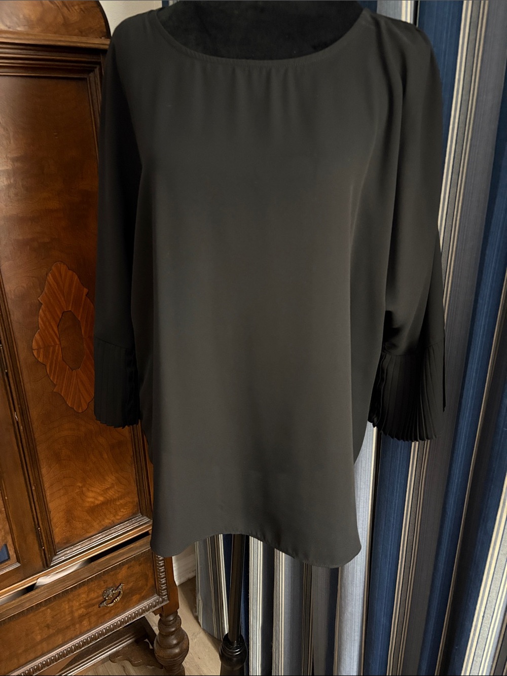 Sioni Black Long Sleeve Blouse with Pleated Cuffs
